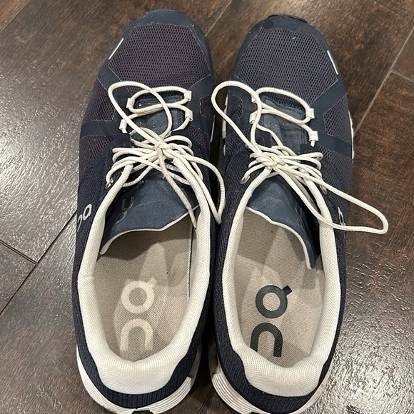 ON Cloud 5 Running Shoe in Midnight / White Size 12.5 main image 11